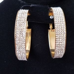 NWT Beautiful Gold Tone Rhinestone Clip  Earrings